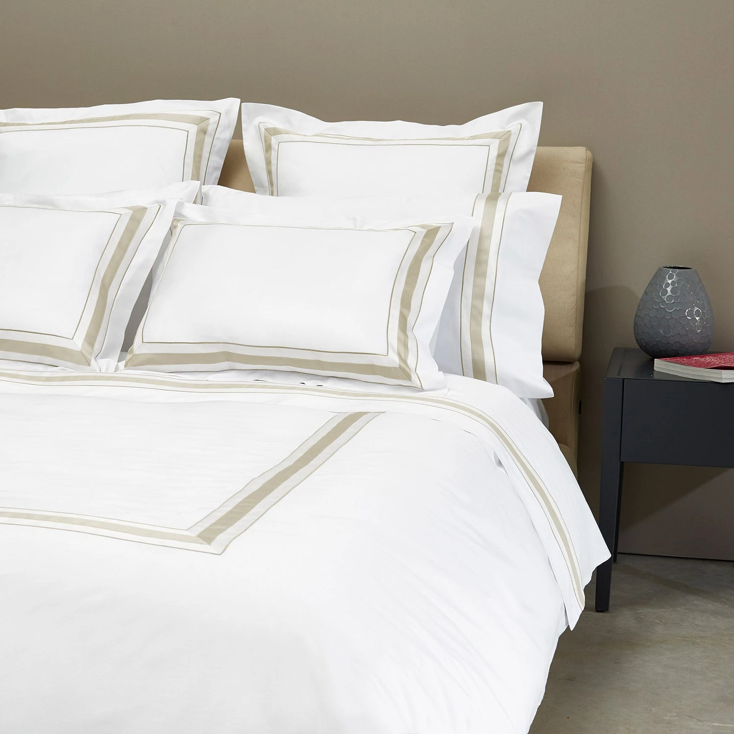 Dimora Duvet & Shams, White/Khaki 4 Dimora Duvet & Shams, White/Khaki - Image 2
